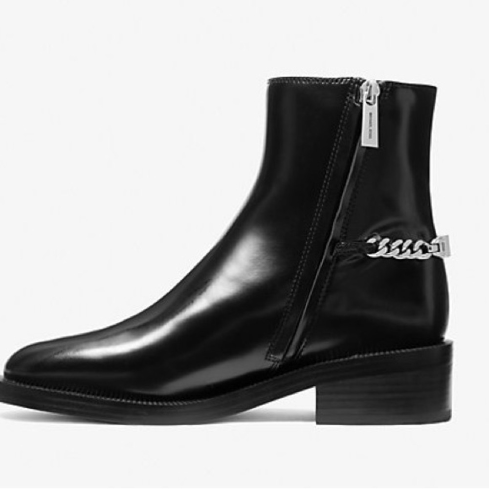 MICHAEL MICHAEL KORS
Carlisle Leather Boot